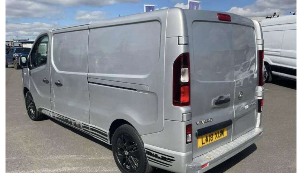 Vauxhall Vivaro 1.6 Vivaro 2900 Le Nav Cdti Bt Ss LA18XUW Silver #2