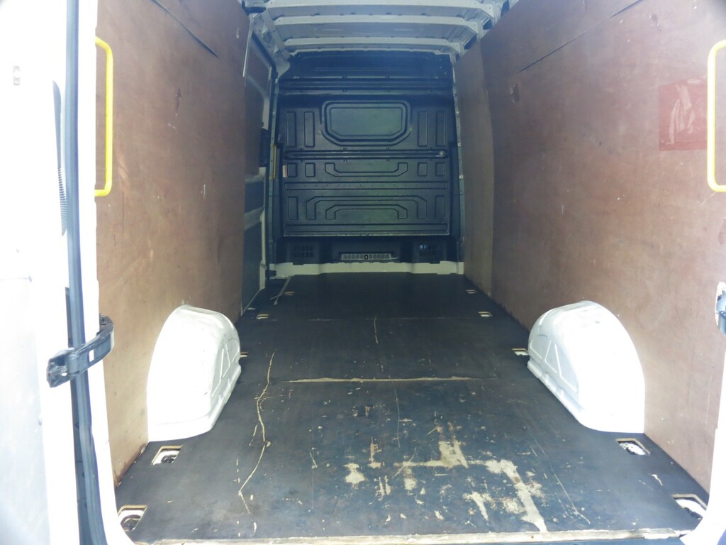 Volkswagen Crafter Panel Van 140Hp Apple Play Trendline Lwb Cr35 201 SC19CYG White #4