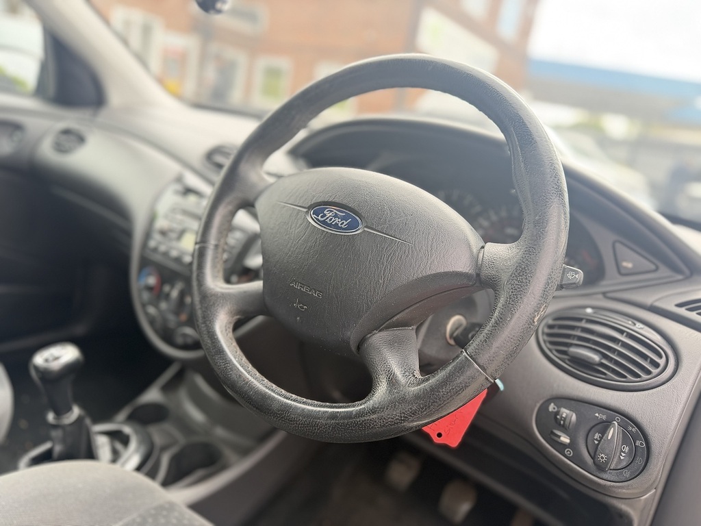 Ford Focus 1.6I 16V Ghia Saloon 163 Gkm, Silver #2