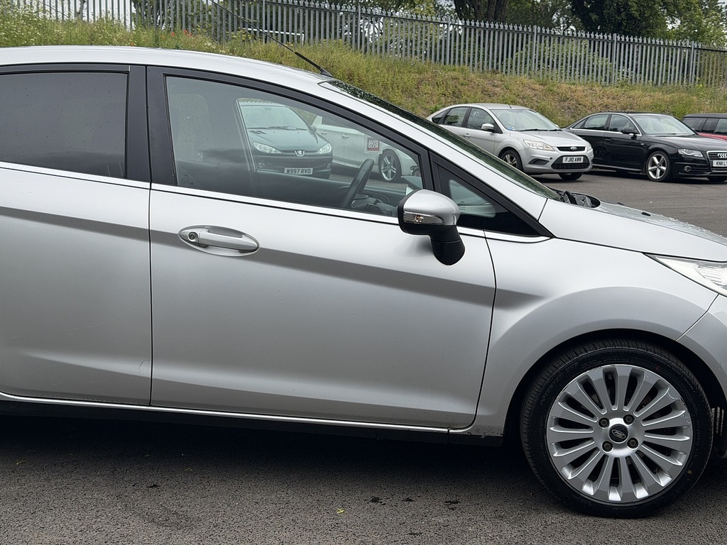 Ford Fiesta Titanium YP60EVR Silver #5