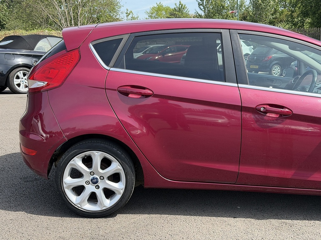Ford Fiesta 1.4 Titanium Hatchback 133 Gkm ML58LFR Red #5