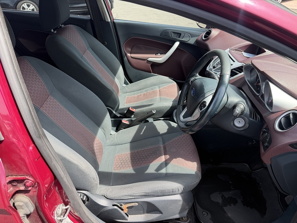 Ford Fiesta 1.4 Titanium Hatchback 133 Gkm ML58LFR Red #2
