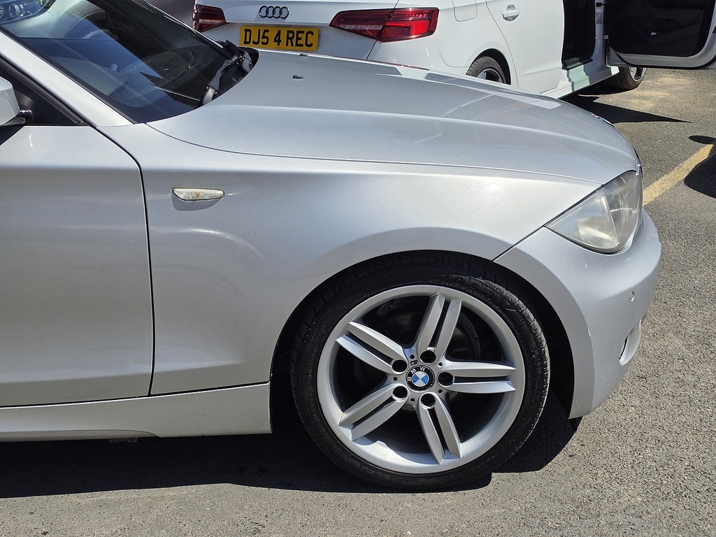 BMW 1 Series 2.0 116D M Sport Hatchback Euro YT61CTK Silver #4