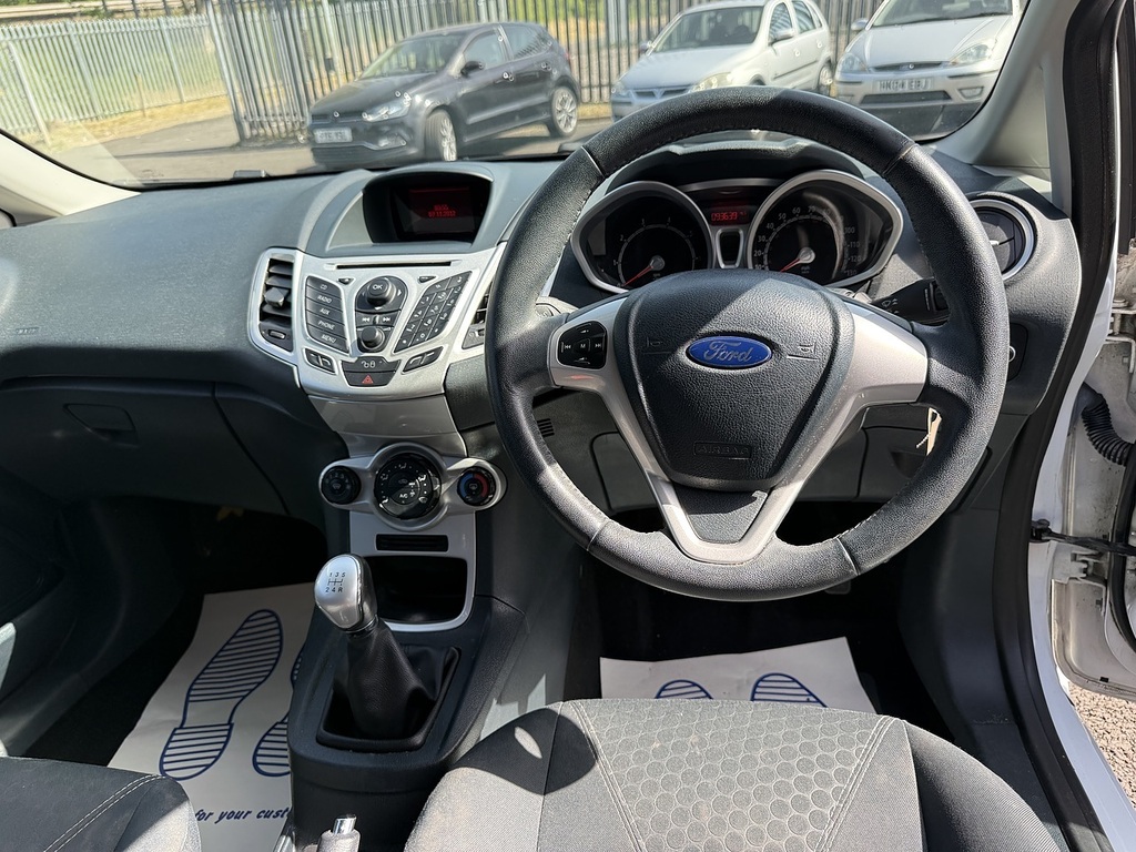 Ford Fiesta 1.25 Zetec Hatchback 129 Gkm, KP61UXL White #2