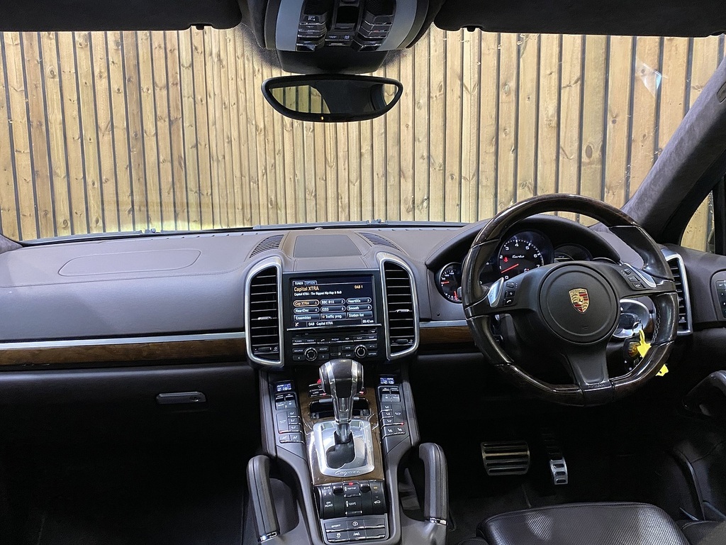 Porsche Cayenne T V8 Turbo LF64FTJ Brown #2