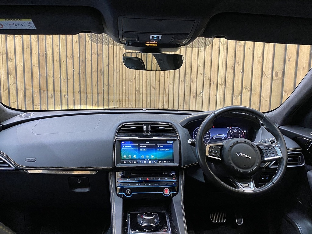 Jaguar F-Pace D300 V6 300 Sport Black #3