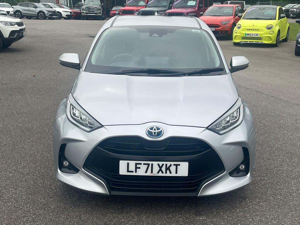 Toyota Yaris 1.5 Vvt-h Design E-cvt Euro 6 Ss LF71XKT Silver #2