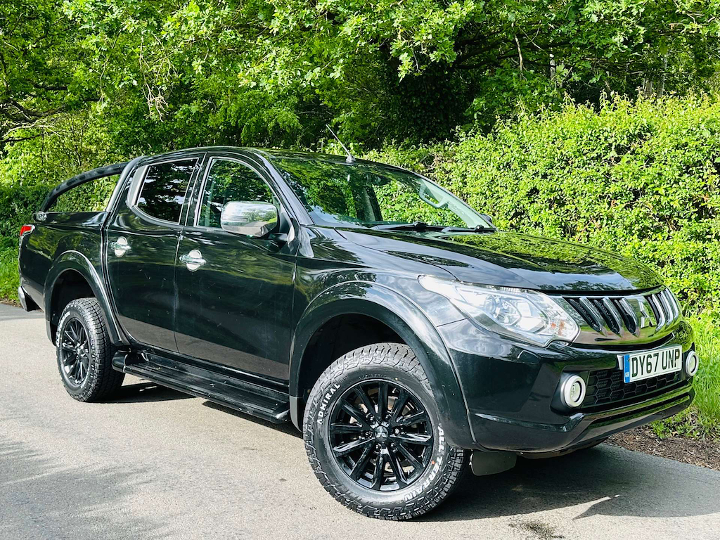 Mitsubishi L200 2.4 L Barbarian Di-d 4Wd DY67UNP Black #5