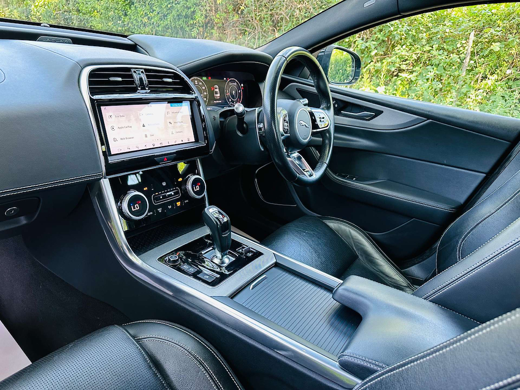 Jaguar XE 2.0 L R-dynamic Se D HX69ZXW Black #6