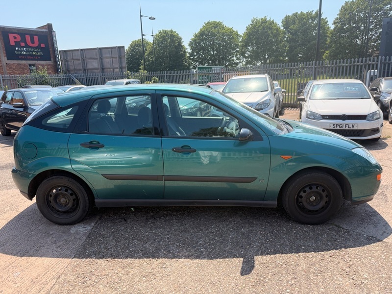 Ford Focus LX Green #4
