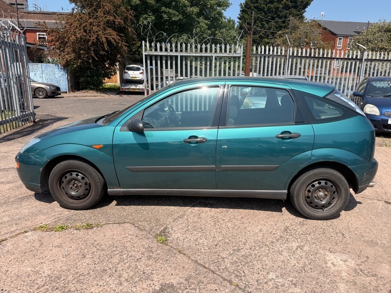 Ford Focus LX Green #3