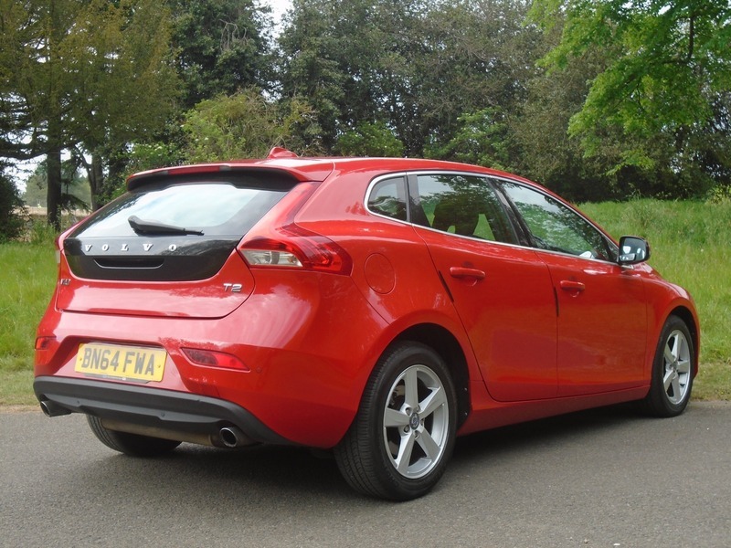 Volvo V40 T2 Se BN64FWA Red #4