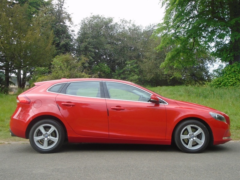 Volvo V40 T2 Se BN64FWA Red #6
