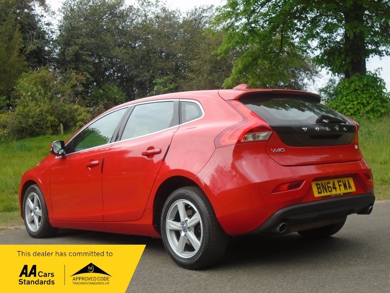 Volvo V40 T2 Se BN64FWA Red #3