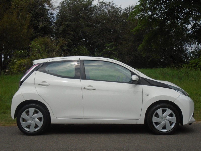 Toyota Aygo Vvt-i X-play FP66EFJ White #6