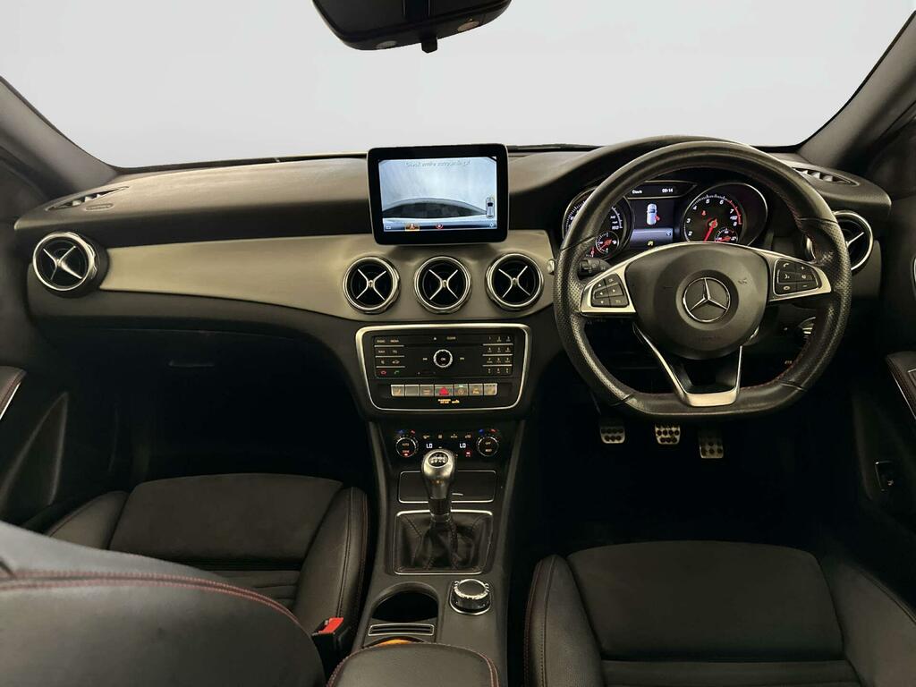 Mercedes-Benz GLA Class 1.6 Gla200 Amg Line Edition Suv SG69HBZ White #2