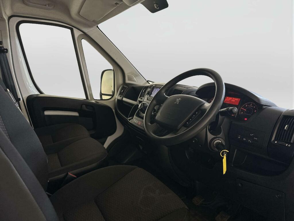 Peugeot Boxer 2.2 Bluehdi 333 Professional Panel Van White #2