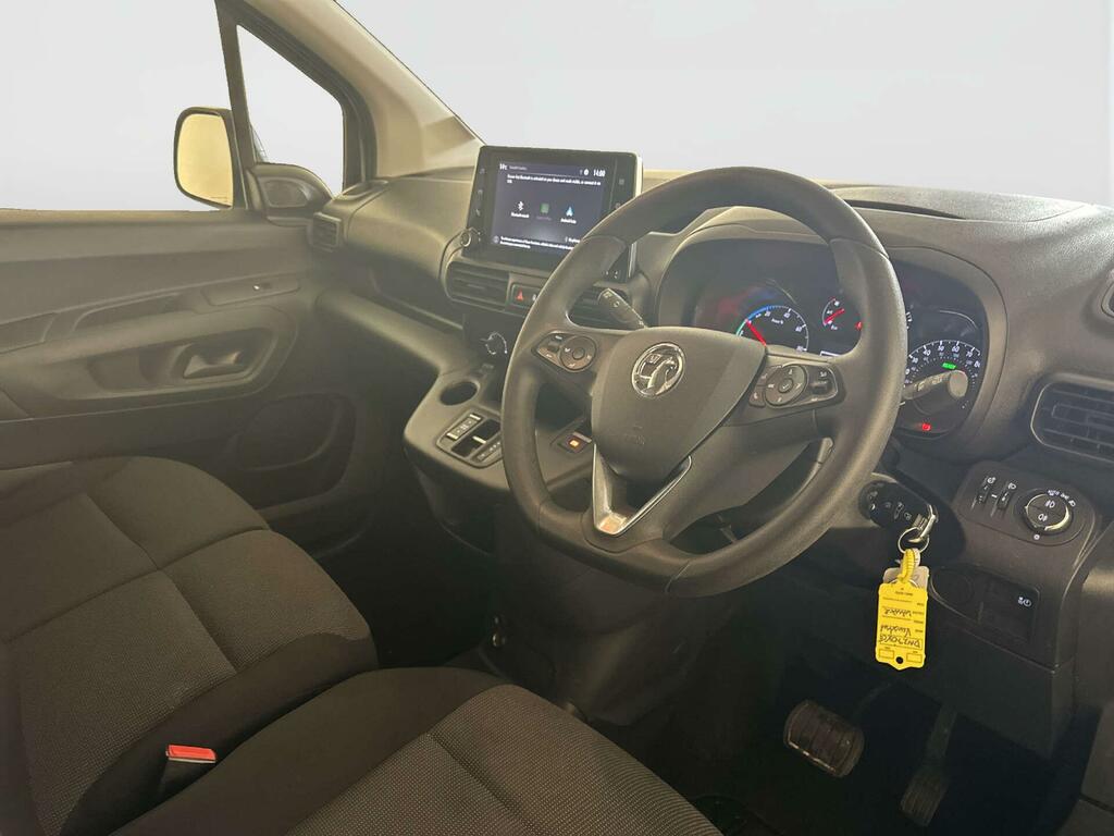 Vauxhall Combo-e Life 2300 50Kwh Sportive Panel Van L1 DN23OXE White #2