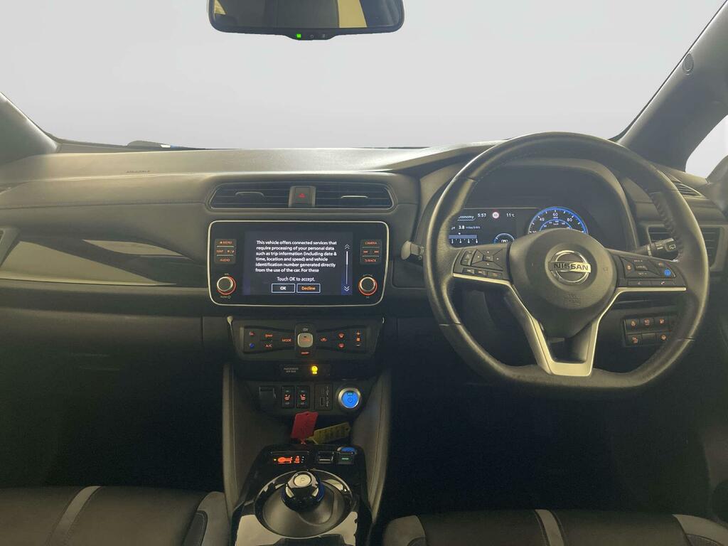 Nissan Leaf 40Kwh Tekna Hatchback 150 Ps DY71VKP Grey #2