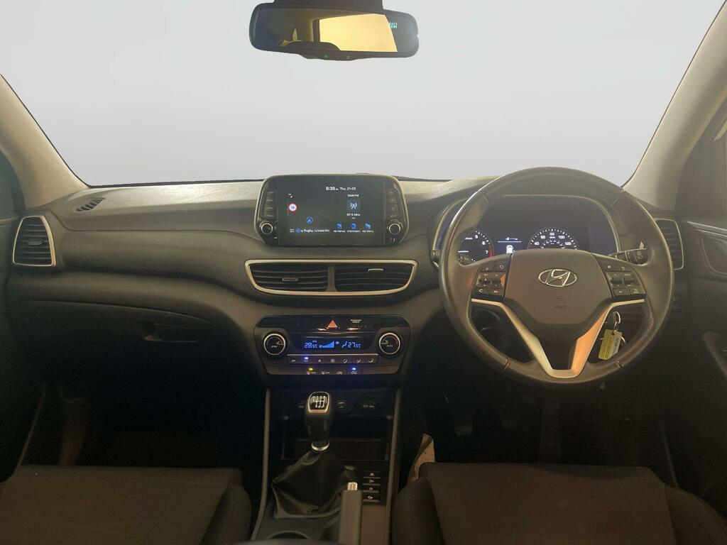 Hyundai Tucson 1.6 Gdi Se Nav Suv Euro 6 Ss YY68EJA White #2