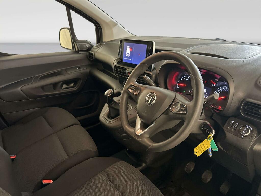 Vauxhall Combo 1.5 Turbo D 2300 Sportive Panel Van Man DV21NSN White #2