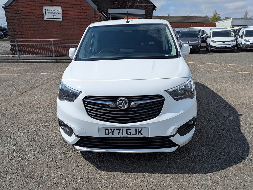 Vauxhall Combo Turbo D 2300 Sportive DY71GJK White #2