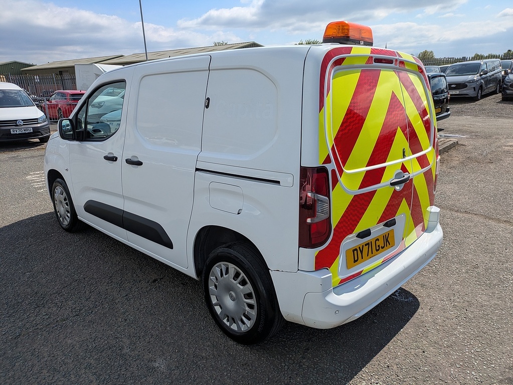 Vauxhall Combo Turbo D 2300 Sportive DY71GJK White #5