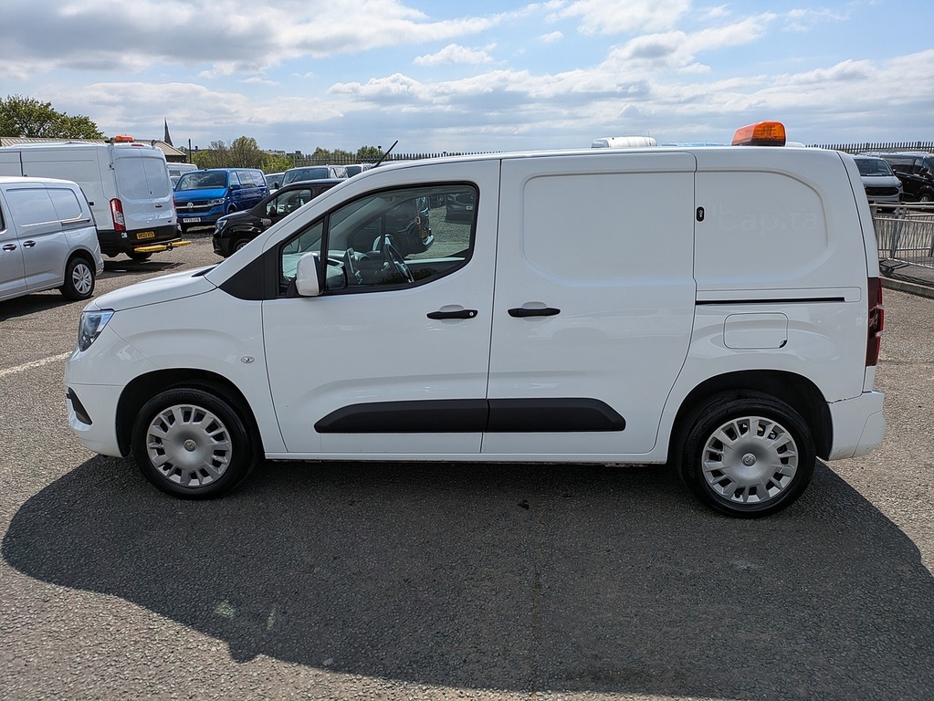 Vauxhall Combo Turbo D 2300 Sportive DY71GJK White #4