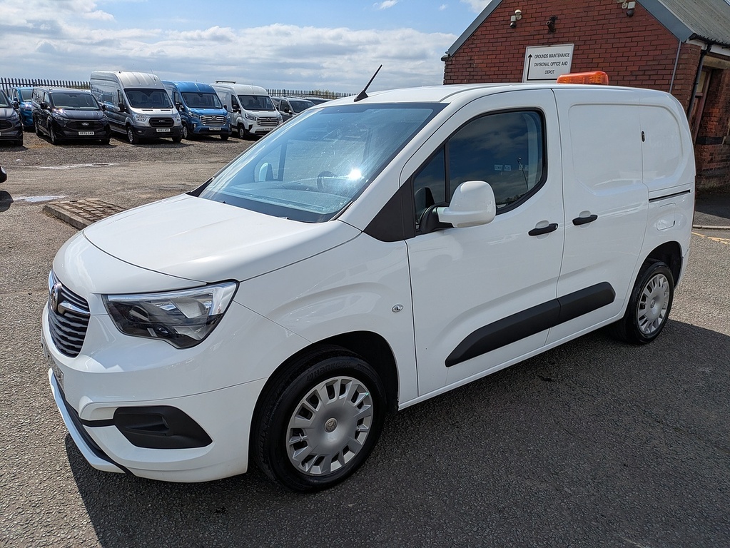 Vauxhall Combo Turbo D 2300 Sportive DY71GJK White #3