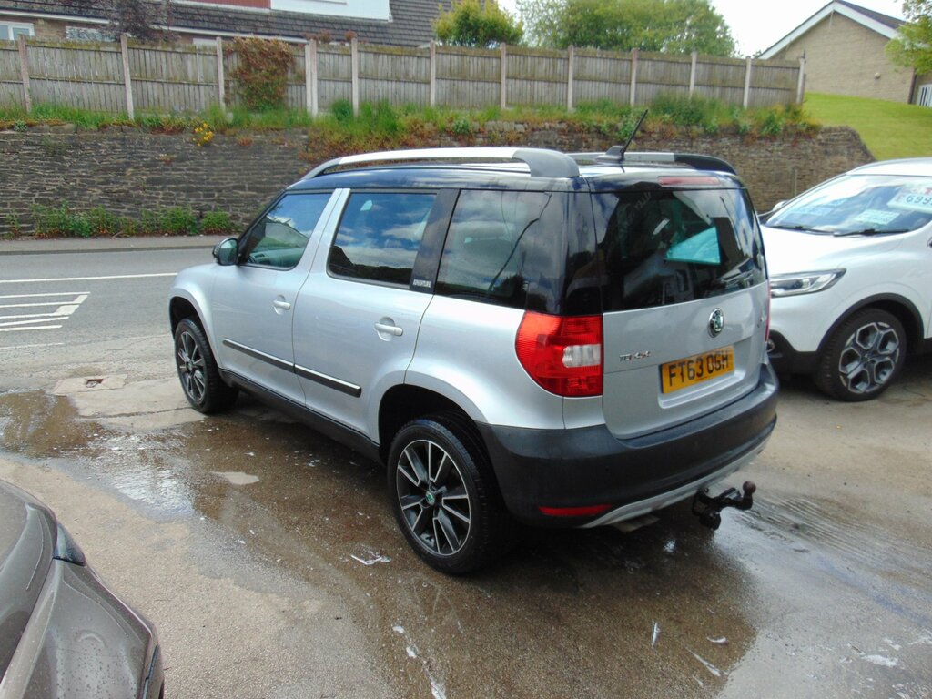 Skoda Yeti 2.0 Tdi Adventure Suv 4Wd Euro 5 FT63OGH Silver #3