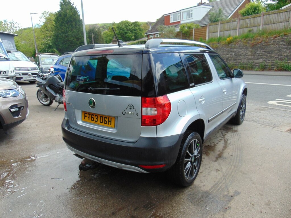 Skoda Yeti 2.0 Tdi Adventure Suv 4Wd Euro 5 FT63OGH Silver #4