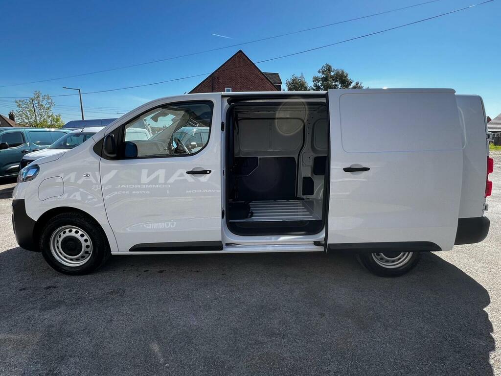Vauxhall Vivaro Panel Van 3100 50Kwh Prime L2 H1 6Dr 7.4Kw C DE25HLO White #4