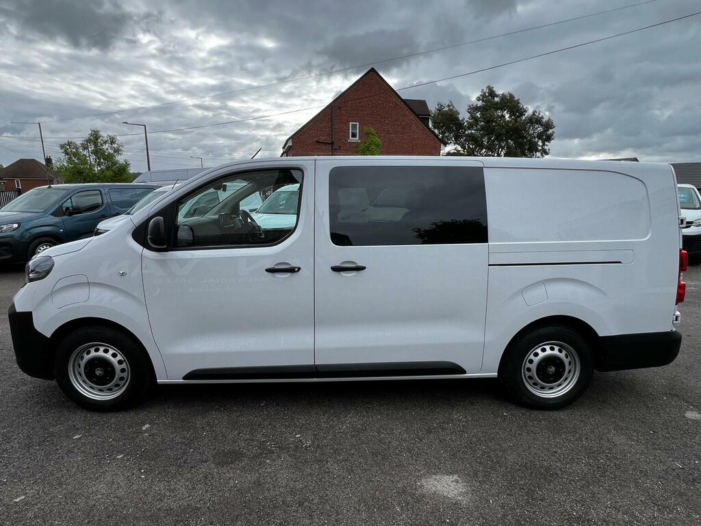 Vauxhall Vivaro Combi Van 75Kwh Prime XL Crew Van 6Dr 7.4Kw VK25OOJ White #3
