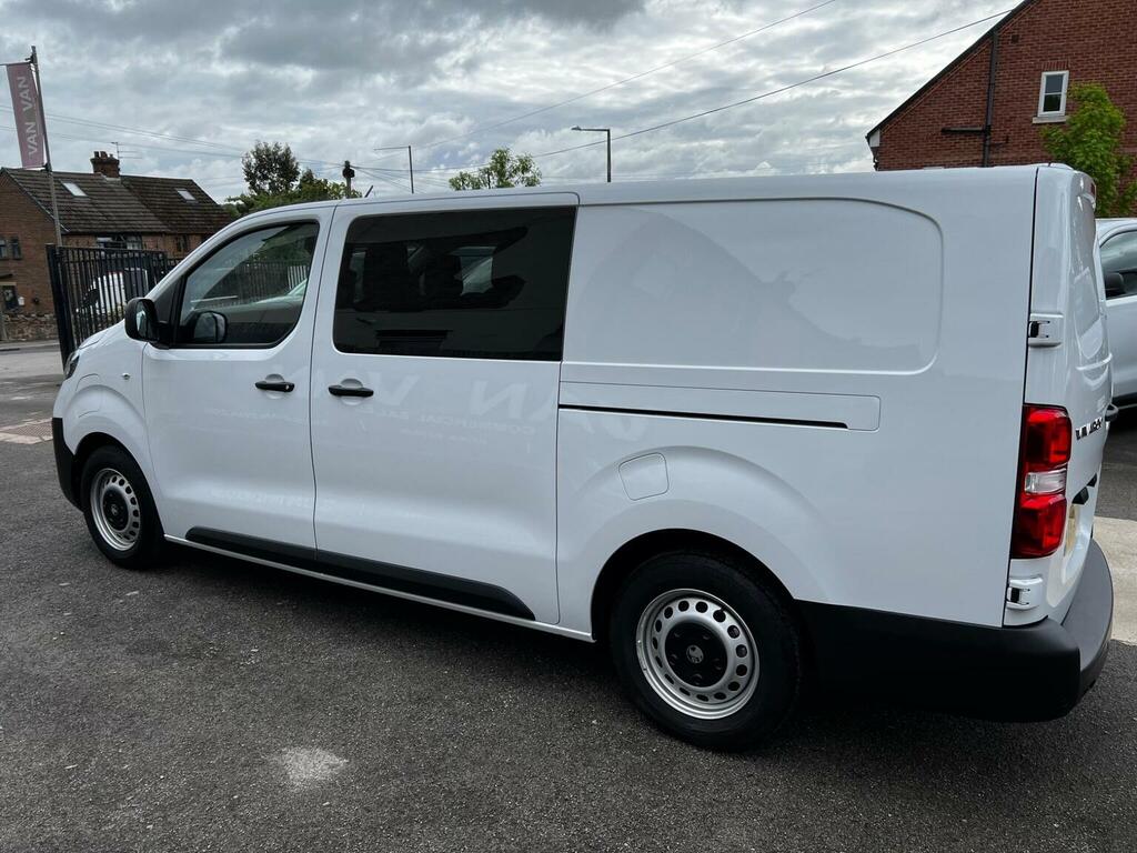 Vauxhall Vivaro Combi Van 75Kwh Prime XL Crew Van 6Dr 7.4Kw VK25OOJ White #6