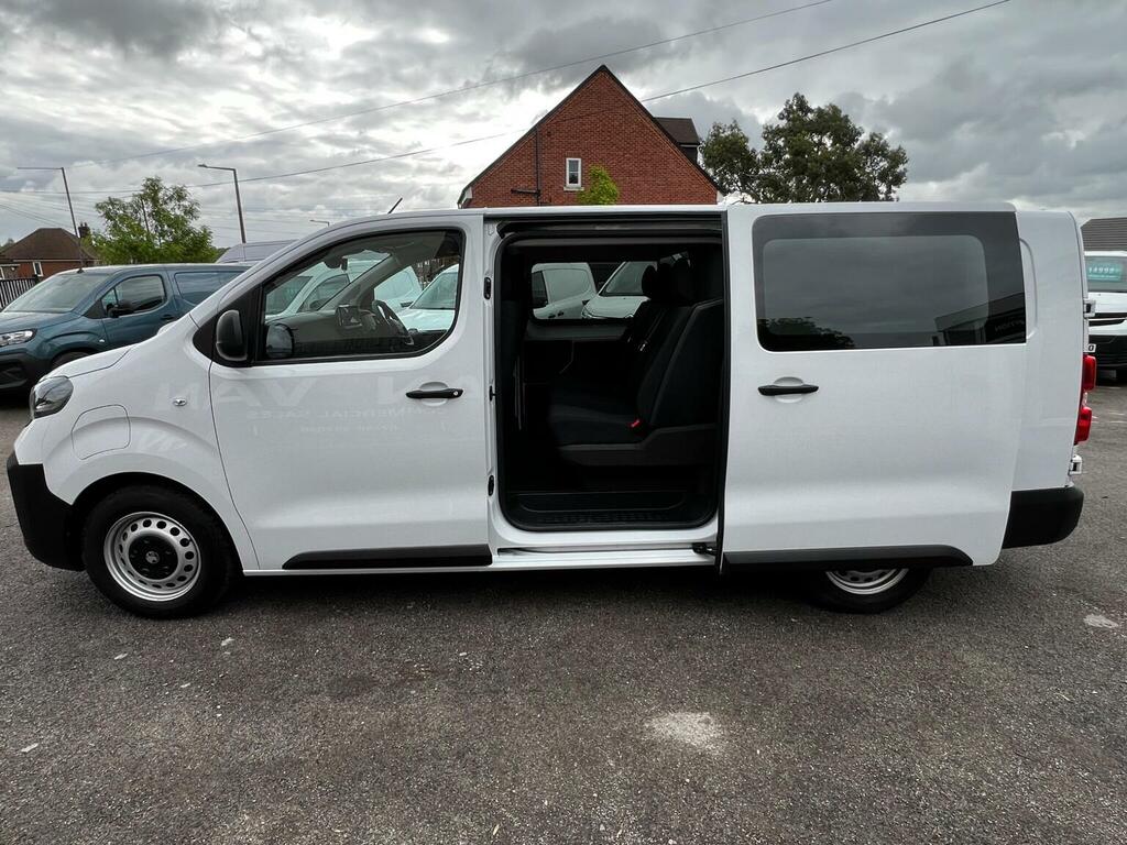 Vauxhall Vivaro Combi Van 75Kwh Prime XL Crew Van 6Dr 7.4Kw VK25OOJ White #4