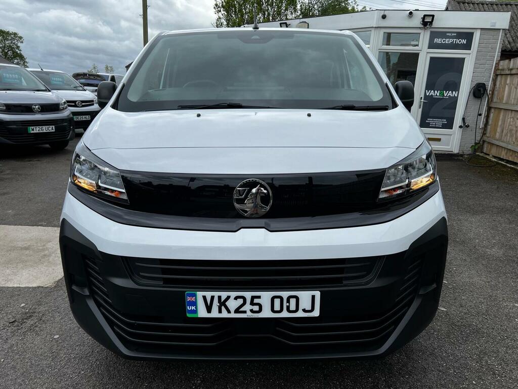 Vauxhall Vivaro Combi Van 75Kwh Prime XL Crew Van 6Dr 7.4Kw VK25OOJ White #2