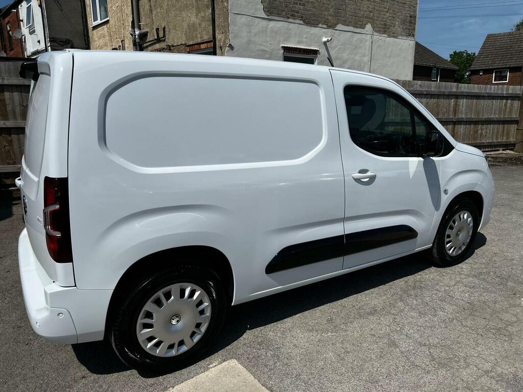 Vauxhall Combo-e Life 2300 100Kw Dynamic 50Kwh H1 Van White #12