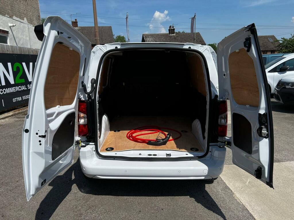 Vauxhall Combo-e Life 2300 100Kw Dynamic 50Kwh H1 Van White #10