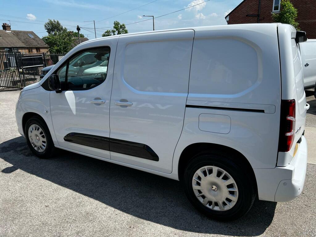 Vauxhall Combo-e Life Panel Van 52Kwh Pro Swb 7.4Kw Charger DW25MXA White #6
