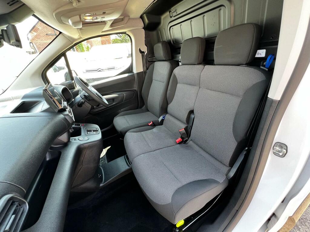 Vauxhall Combo-e Life 2300 100Kw Dynamic 50Kwh H1 Van White #19