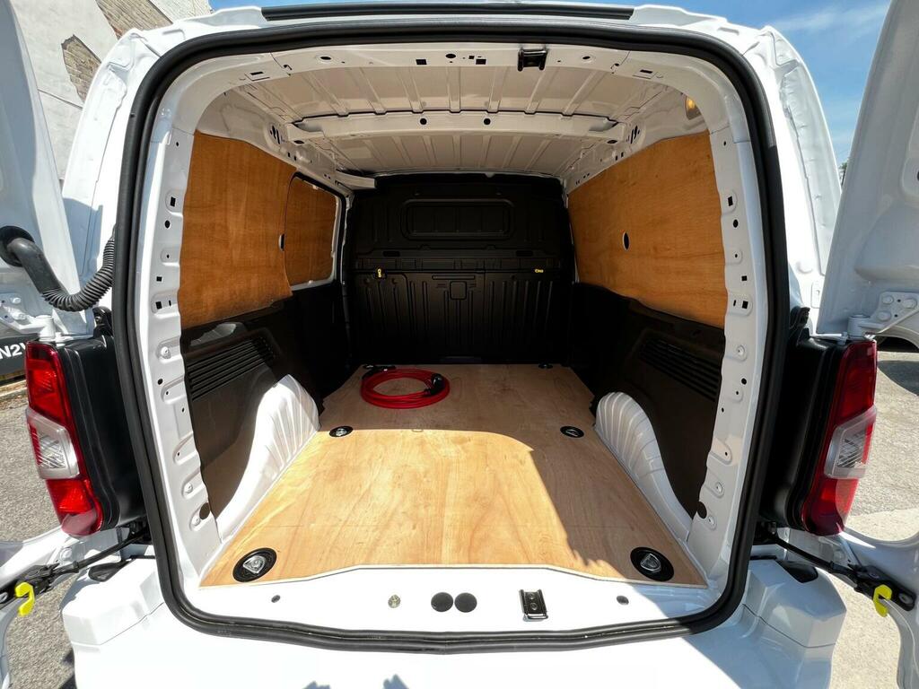 Vauxhall Combo-e Life 2300 100Kw Dynamic 50Kwh H1 Van White #11