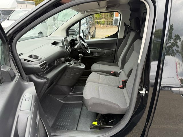 Citroen Berlingo Bluehdi 1000 Enterprise M Black #4