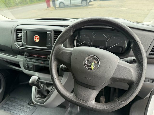 Vauxhall Vivaro Turbo D 2900 Sportive YR22FNN White #4