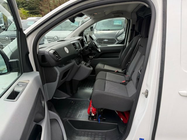 Vauxhall Vivaro Turbo D 2900 Sportive YR22FNN White #6