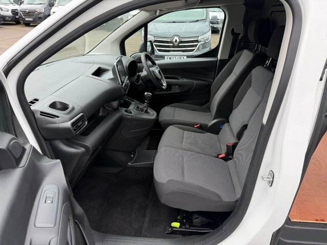 Vauxhall Combo Turbo D 2300 Sportive White #4