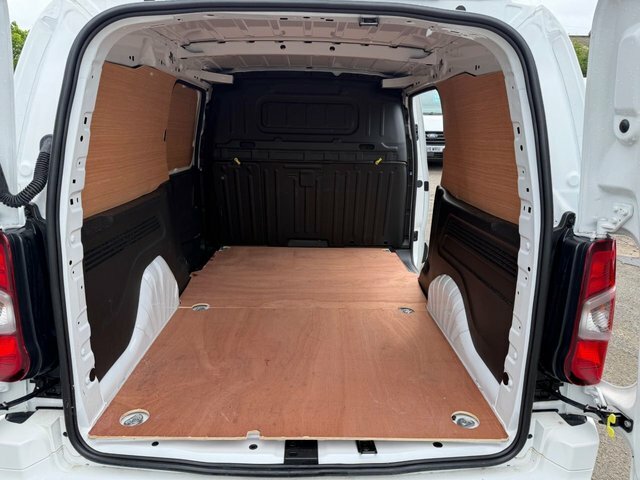Vauxhall Combo Turbo D 2300 Sportive White #5