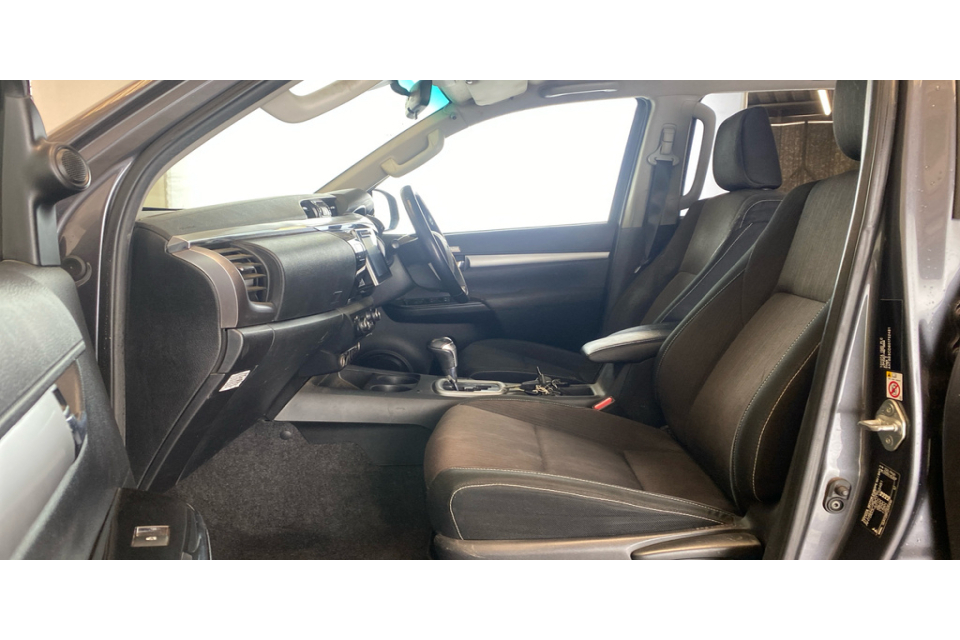 Toyota HILUX Hi-luxury Invincible D-4d 4Wd Double Cab MJ68CUG #6