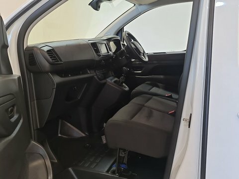 Vauxhall Vivaro 1.5 Turbo D DT73OKV #6