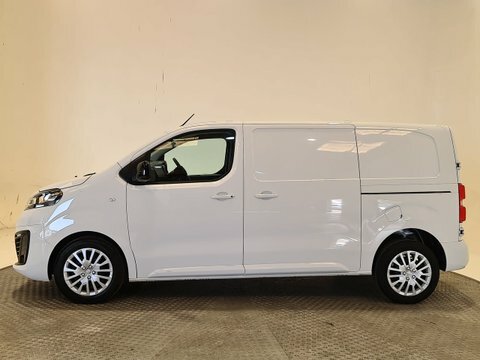 Vauxhall Vivaro 1.5 Turbo D DT73OKV #4