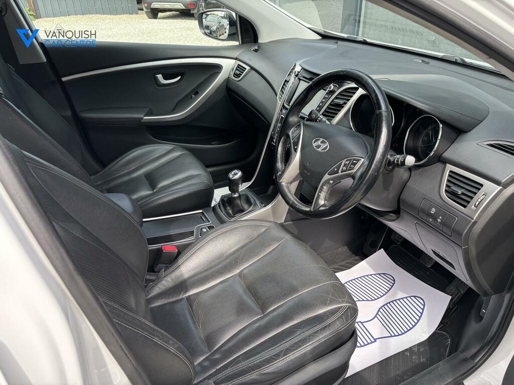 Hyundai I30 1.6 Crdi Blue Drive Premium Tourer Manu White #4
